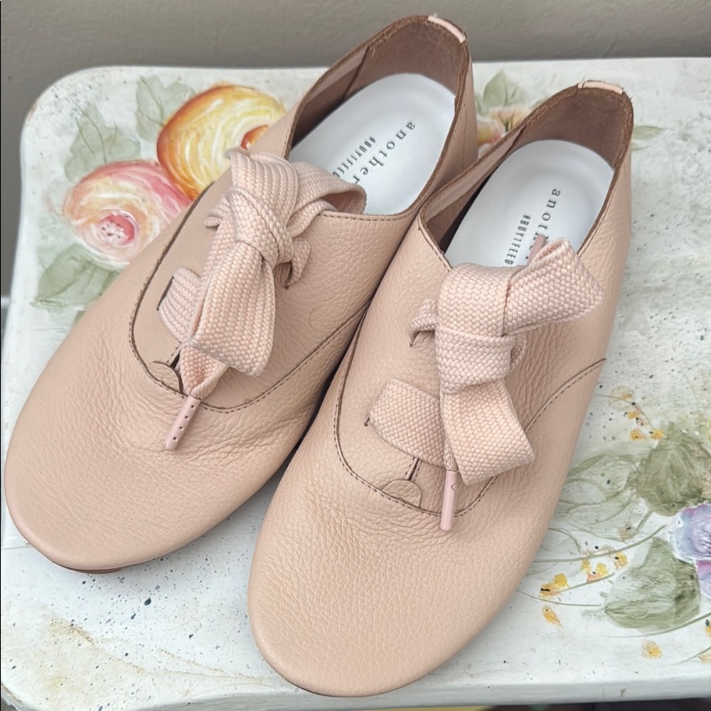 Pink Lace-Up LEATHER Flats with Rounded Toe Sz 7 EUC